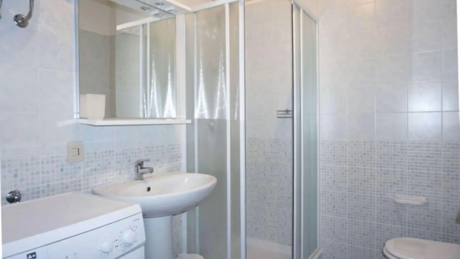 Апартаменты Welcoming Flat With Charming Pool View Terrace Порто-Санта-Маргерита-ди-Каорле