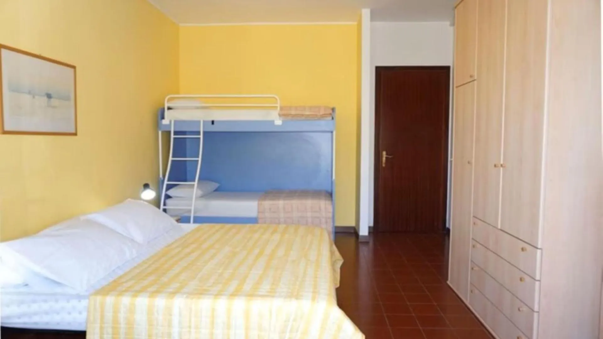 Апартаменты Welcoming Flat With Charming Pool View Terrace Порто-Санта-Маргерита-ди-Каорле